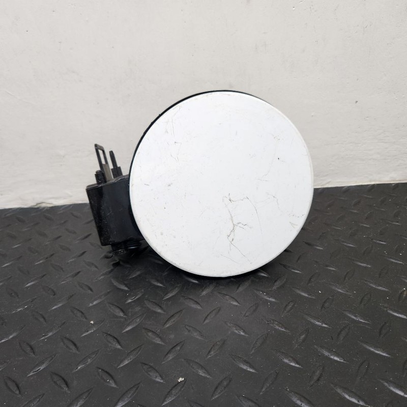 15-20 Chevrolet Tahoe Fuel Filler Door Assembly White OEM 22796502