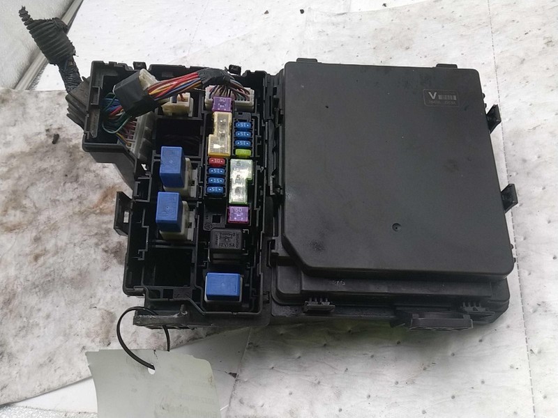 2012 Nissan Rogue OEM Fuse Box 2.5L Black Used 170K Miles Warranty