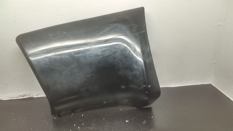 01-06 GMC Denali Right Passenger Lower Quarter Molding Black OEM 88980831