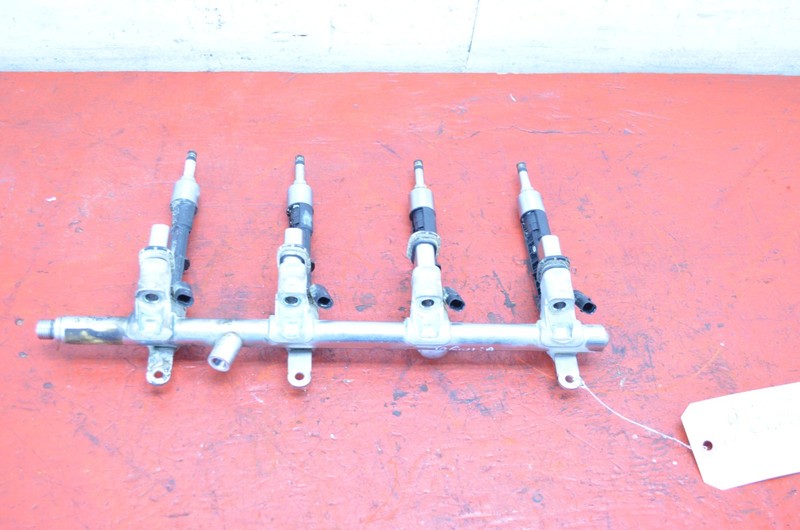 17-19 ALFA ROMEO GIULIA 2.0L FUEL INJECTION RAIL W/ INJECTORS OEM