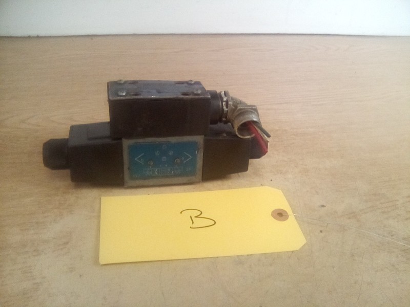 Continental Hydraulics VS5M-3F-GB-60L-J Directional Valve 120/110VAC
