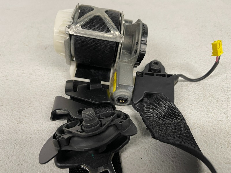⭐08-11 MERCEDES BENZ C300 FRONT RIGHT PASS SIDE SEAT BELT RETRACTOR OEM LOT2320