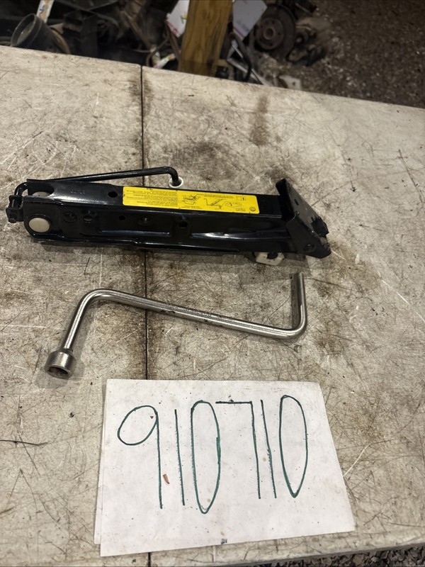 04-10 E60 E61 E63 E64 BMW 550I 525i 530 I 650i SPARE TIRE JACK CAR LIFT OEM