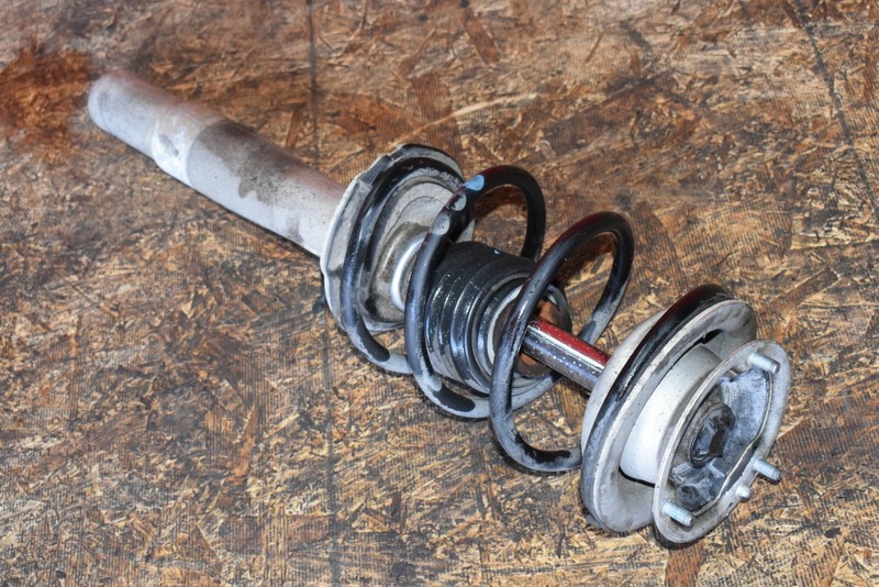 BMW E60 528 535 545 550 Front Left Driver Side Spring Strut Shock Absorber OEM