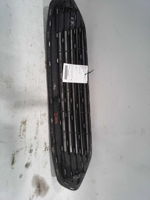 2015 Ford Fusion Grille OEM White 4DR Sedan Used, 127K Miles, Warranty 6 Mo