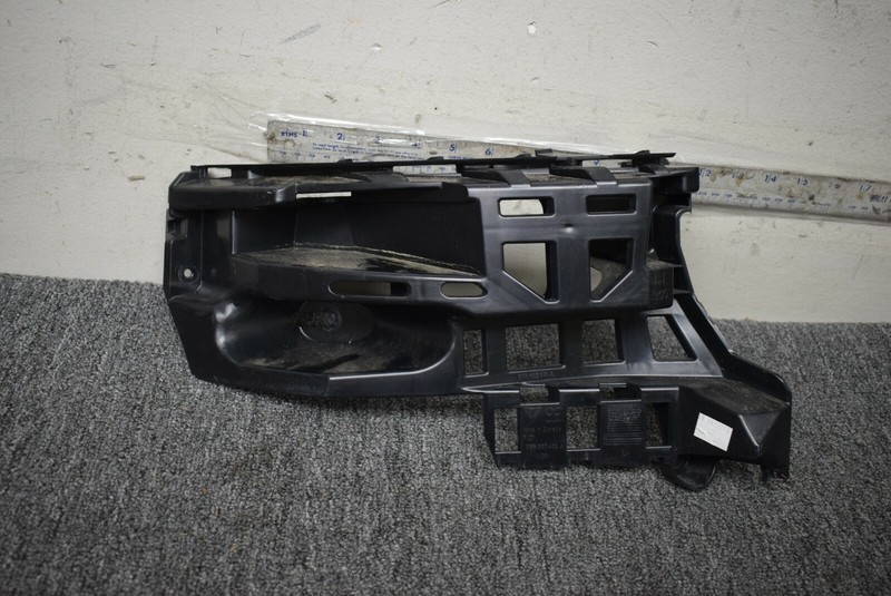 2015-2018 PORSCHE MACAN REAR BUMPER LEFT SIDE SUPPORT BRACKET FACTORY OEM