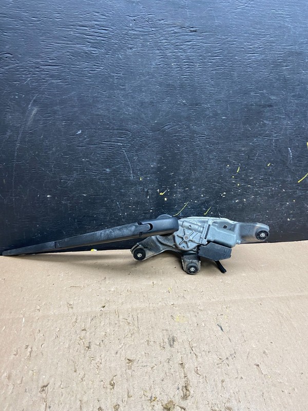 2012 to 2017 Toyota Prius V Rear Wiper Windshield Motor T6340 DG