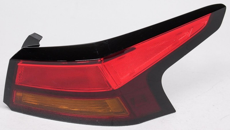 OEM Nissan Altima Right Passenger Side Halogen Tail Lamp Lens and Trim Chip