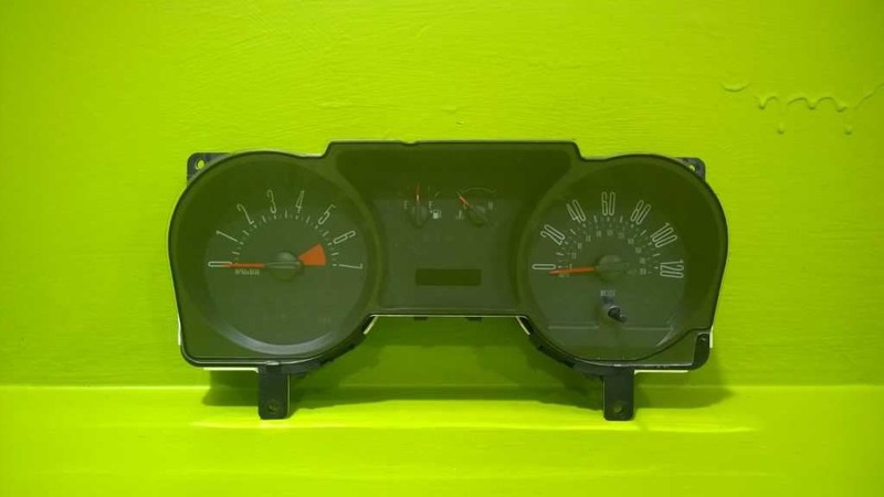 06 MUSTANG SPEEDOMETER CLUSTER (4 GAUGE) 206K MILES OEM 3895-1
