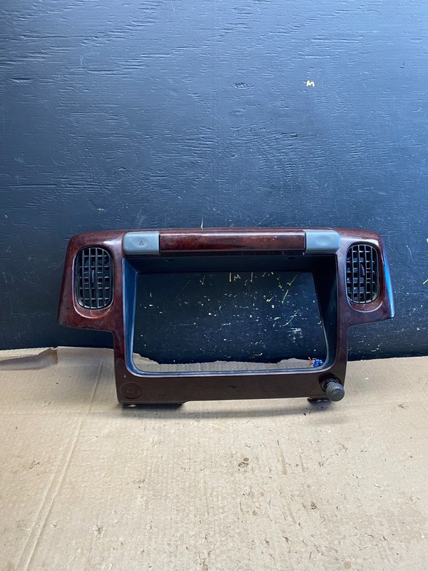 Nissan UD1400 UD1800 Radio Air Vent Bezel Trim OEM Z1723 DG