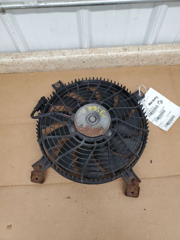 Radiator Fan Motor Fan Assembly Condenser Fits 02-04 TRACKER 281622