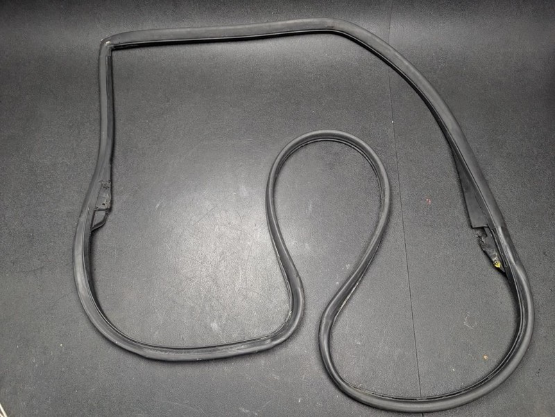 Front Left Door Weatherstrip 1984 Rolls-Royce Silver Spirit 1981 - 1988