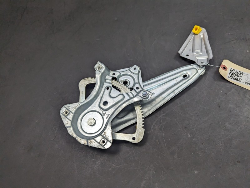 Rear Left Door Window Regulator 2021 Toyota C-HR 69840-F4010 2018 2019 2020 2022