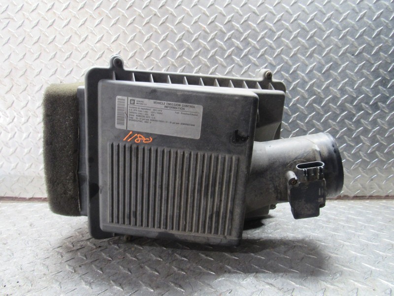 2009-2014 GMC YUKON/ YUKON XL 1500/ TAHOE AIR INTAKE CLEANER FILTER BOX HOUSING
