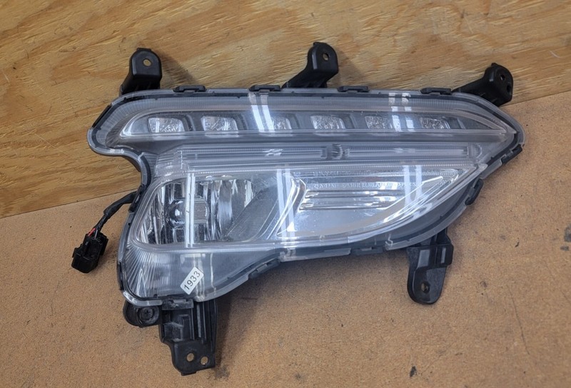 2017 2018 HYUNDAI SANTA FE SPORT Front Right Passenger Side Fog LightOEM