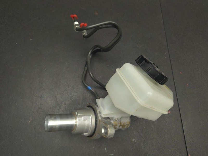 Brake Master Cylinder w/ Reservoir + Hoses Set 2019 Infiniti Q50 2016 - 2024