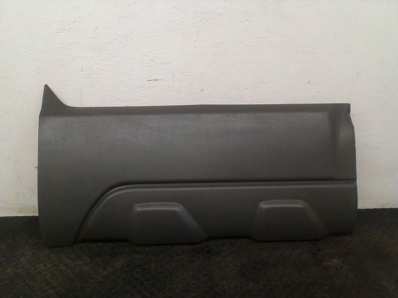 2002 Chevrolet Avalanche Rear Right Door Lower Molding Cladding OEM 15086526