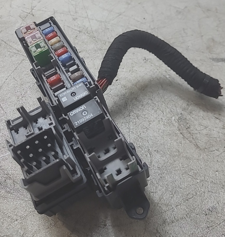 Chevy Volt 2013 REAR FUSE JUNCTION BOX W/ FUSES LEFT SIDE 21997404 C91