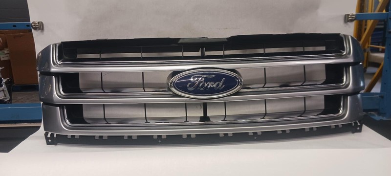 15-'17 FORD EXPEDITION Platinum upper Grille w/satin bars OEM Grade B