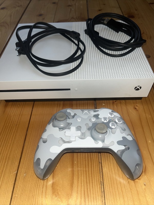 XBOX ONE S 500gb Console with Cords and Controller