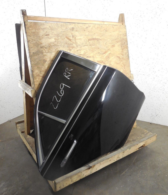 2013-2018 Cadillac ATS Rear Door Assembly Passenger Right RH OEM 8555