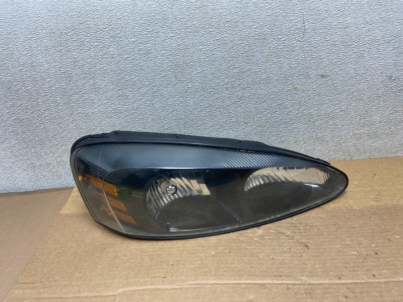 2004 to 2008 Pontiac Grand Prix Right Passenger Black Headlight AB5124 DW