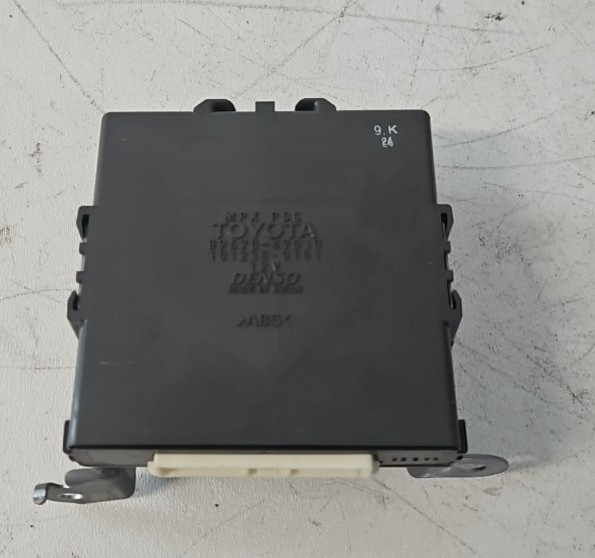 2005 - 2009 TOYOTA PRIUS POWER SUPPLY CONTROL MODULE OEM 89670-47010