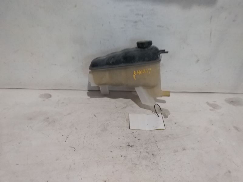 Coolant Reservoir Classic Style Fits 14-19 SIERRA 1500 PICKUP 3278497