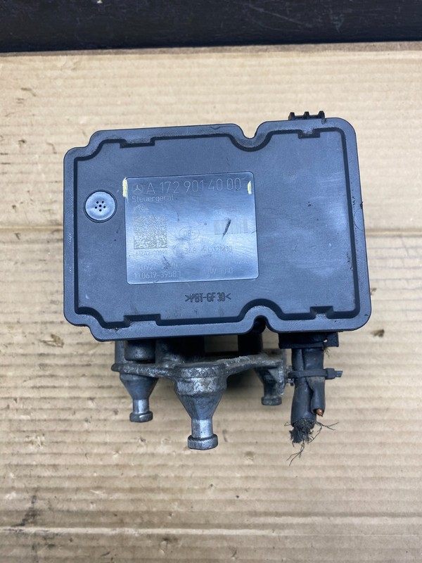 2012 to 2015 Mercedes W204 C250 ABS Anti Lock Brake Pump Module AE6252 DW