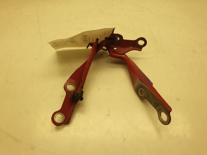 04-06 SCION XA LEFT AND RIGHT SIDES HOOD HINGES