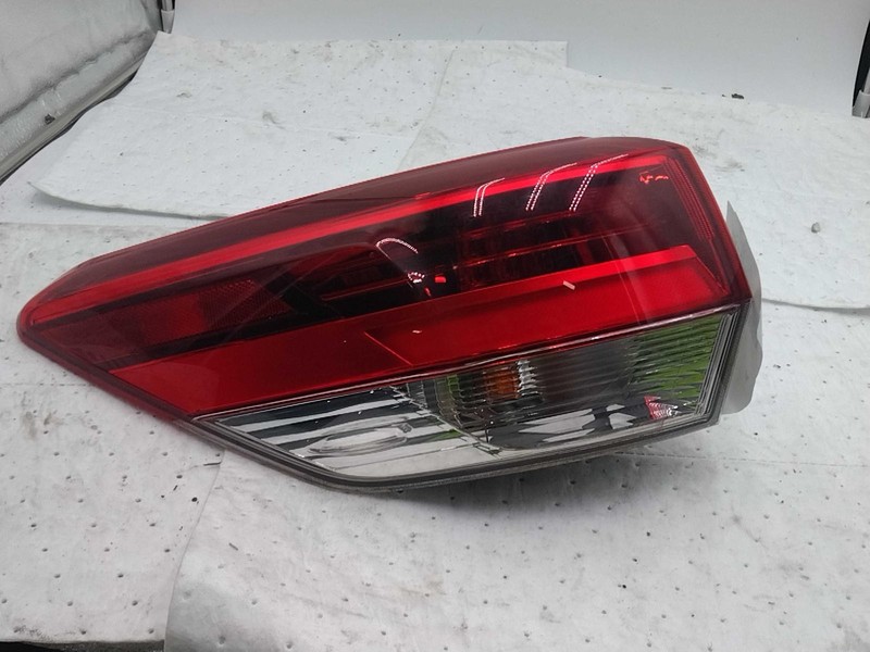 2017 Toyota Highlander Left Tail Light Assembly White 697485 94K Miles