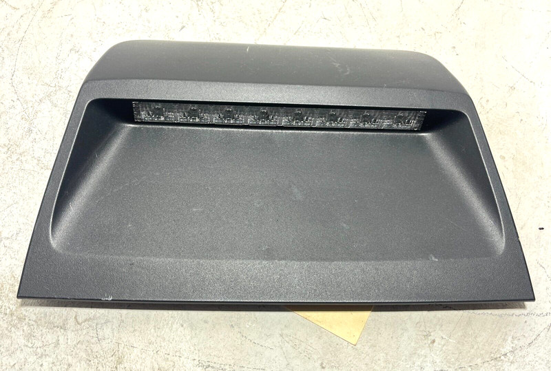 2018 - 2024 TOYOTA CAMRY XLE REAR 3RD ROW HIGH MOUNTED BRAKE STOP LIGHT LAMP OEM