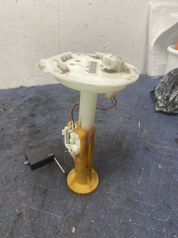 2014 Jeep Patriot Sport 2.4 4x4 Right Fuel Pump OEM 05105220AA