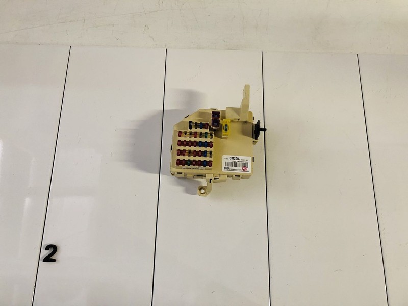 09-14 HYUNDAI GENESIS 4.6L V8 GAS ENGINE INSTRUMENT PANEL FUSE BOX HOLDER OEM