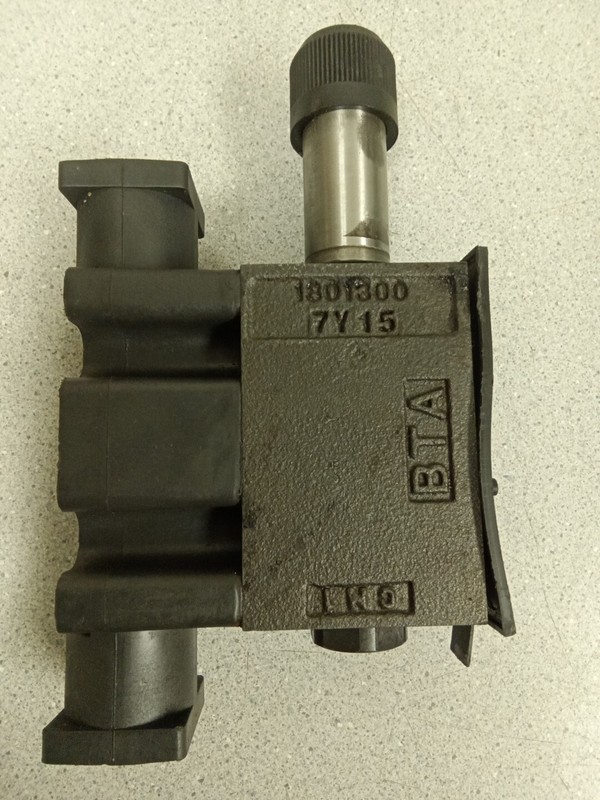 Parker 1801300 Single Solenoid Hydraulic Valve Body W/ 1800588