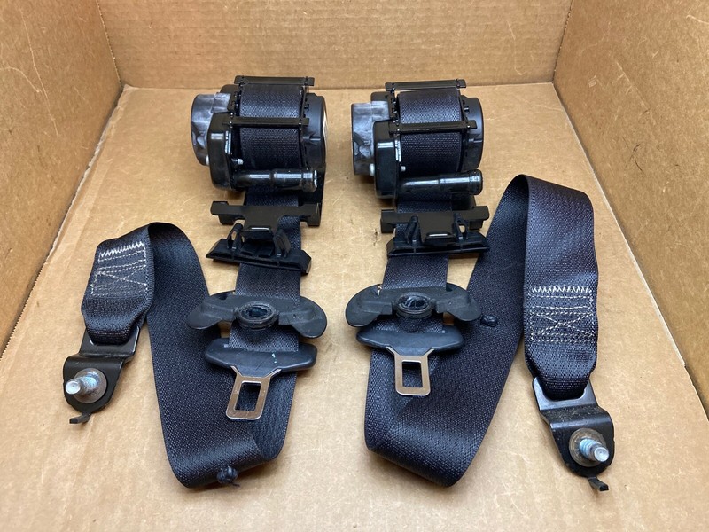 11-17 CHRYSLER 300 FRONT LEFT RIGHT SIDE SEAT SET RETRACTOR BLACK OEM