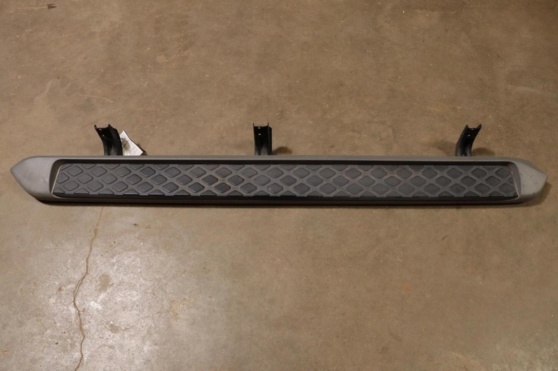 2009-2012 NISSAN PATHFINDER RIGHT PASSENGER SIDE RUNNING BOARD STEP PLATE OEM