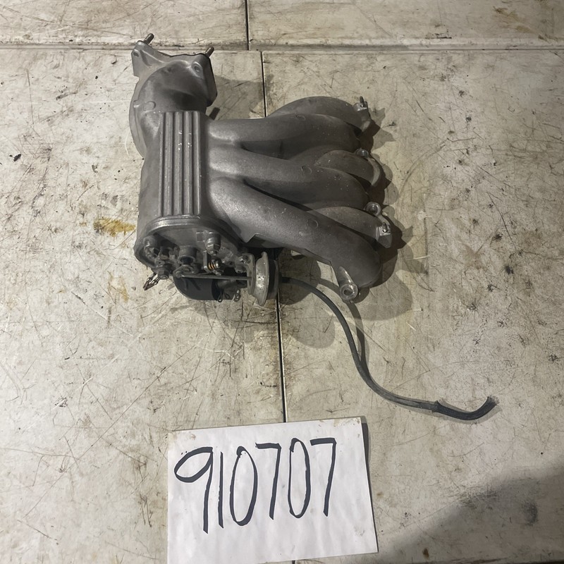 1999 Lexus ES300 Intake Manifold 1MZFEUpper Fits 00-04 AVALON 1263365