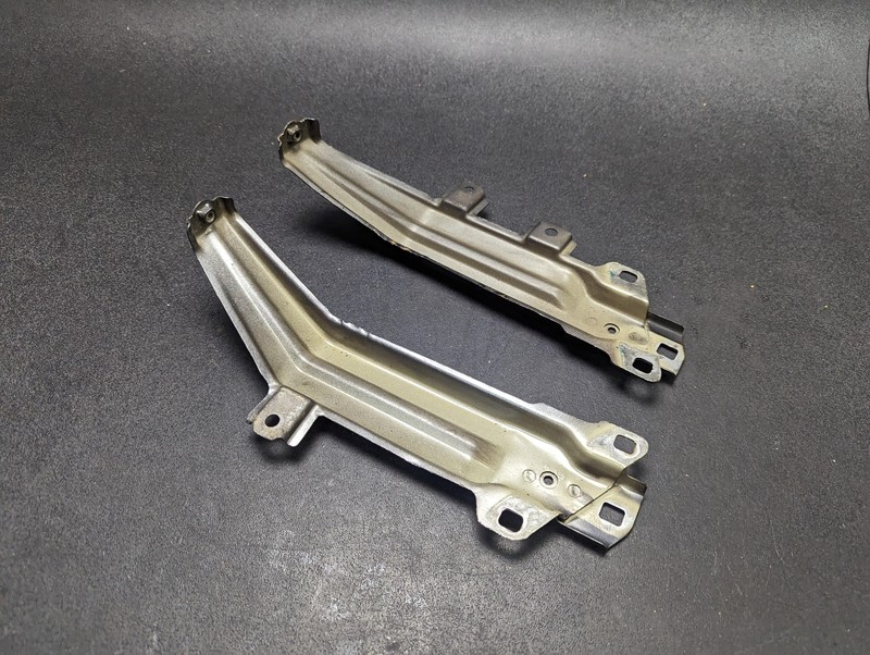 2PC Front Right & Left Fender Stay Bracket 2018 Nissan Pathfinder 2013 - 2020