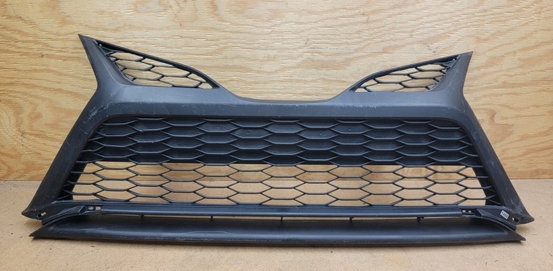 2020 2021 Toyota Camry HYBRID SE XSE Front Lower Bumper Grille 53113-06160 OEM *