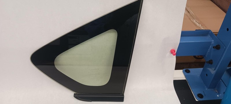 17-'22 SUBARU IMPREZA Hatchback Right passenger Quarter Window OEM