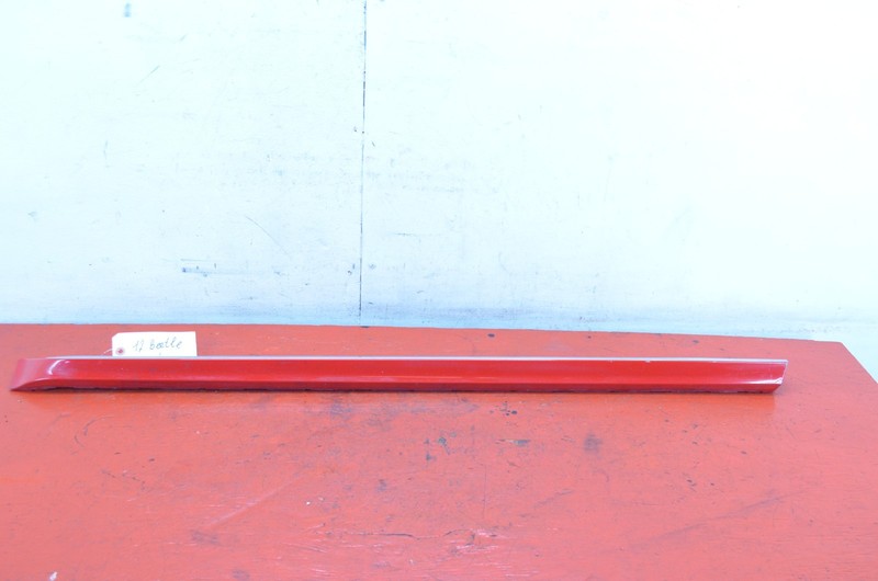 12-19 VOLKSWAGEN BEETLE FRONT LEFT DRIVER DOOR MOLDING TRIM RED OEM