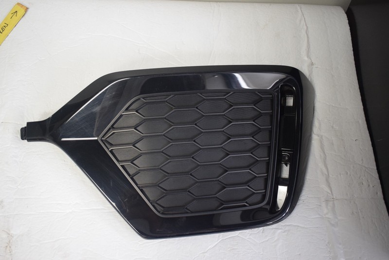 2017-2019 Honda Civic LEFT Rear Bumper Grille Trim w/o Reflector 71508-TGG OEM