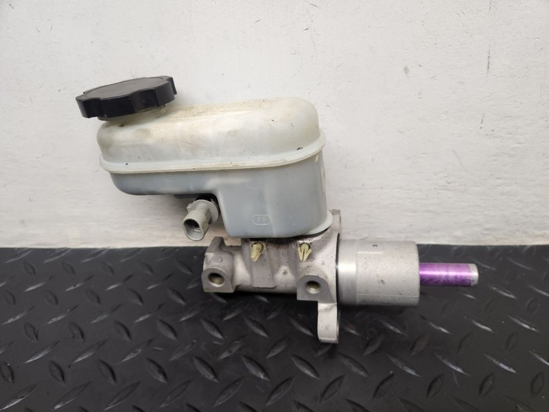 03-07 Saturn VUE 2.2L Brake Master Cylinder OEM 15892508