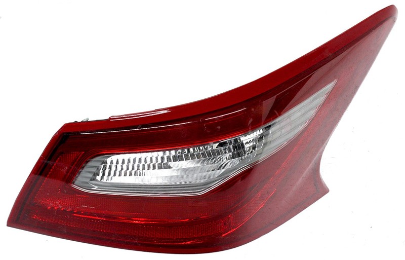 OEM Right Passenger Side Halogen Tail Lamp For Nissan Altima Gray26550-9HU0A