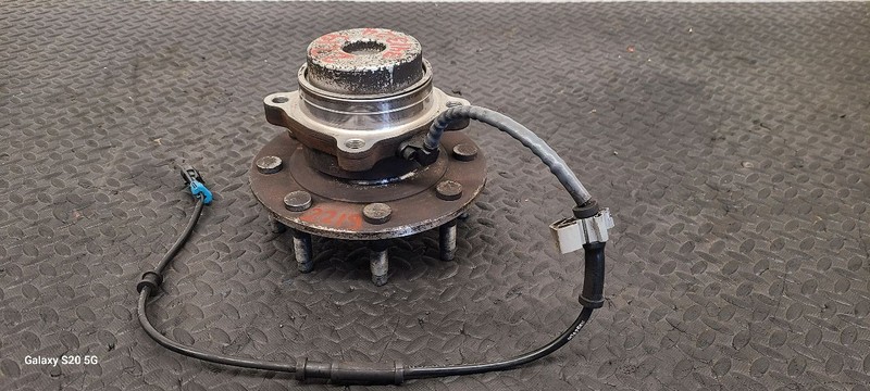 03-13 GMC Savana 3500 Van V6 Front Hub Assembly 9600 GVW (C6Y) OEM 25840786