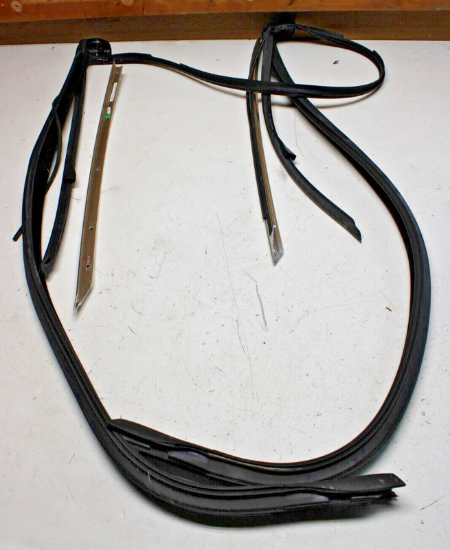 BMW 4 F33,F83 WINDSHIELD FRAME WEATHERSTRIP SEAL 7279772 51767279772