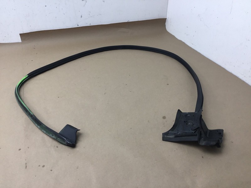 18-21 Lexus LC500 2018 Front Left Driver Door Weatherstrip Seal Rubber ;:Y