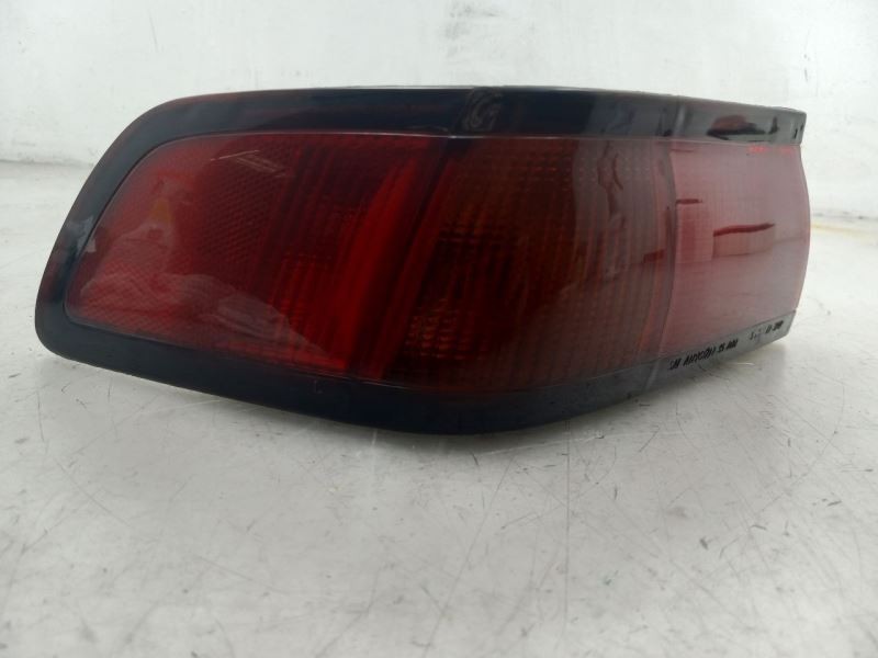 97-99 TOYOTA CAMRY LE DRIVER SIDE REAR QUARTER MOUNTED TAIL LIGHT