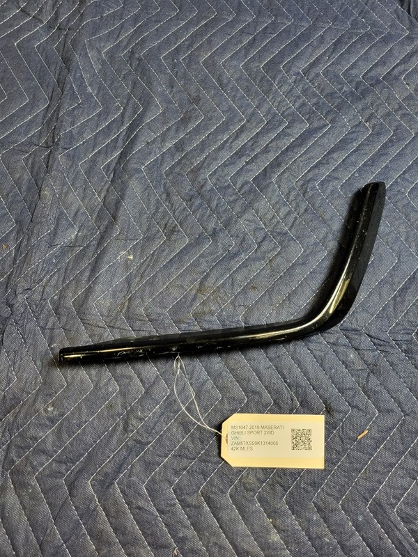 Used Oem Maserati Right Passenger Front Bumper Grille Molding 2014-2019 Ghibli